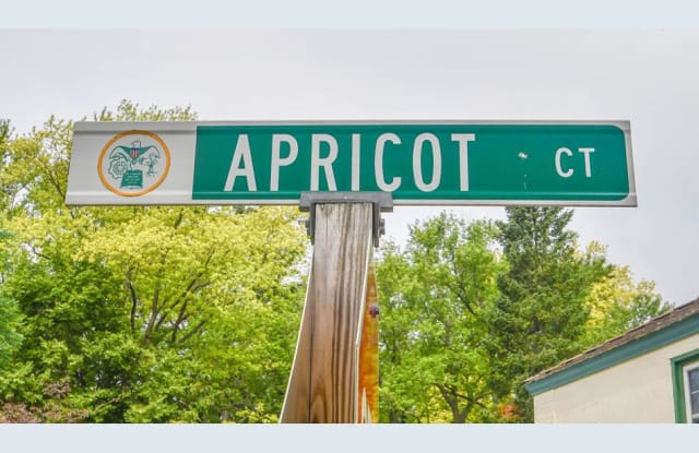 5594 Apricot Court - 5594 Apricot Court, Greendale, WI 53129