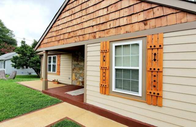 13915 Holbrooks Road Gallery 2