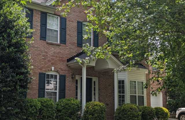 4 BEDROOMS PLUS BONUS, BEAUTIFUL BACK PATIO/HUNTERSVILLE photos photos