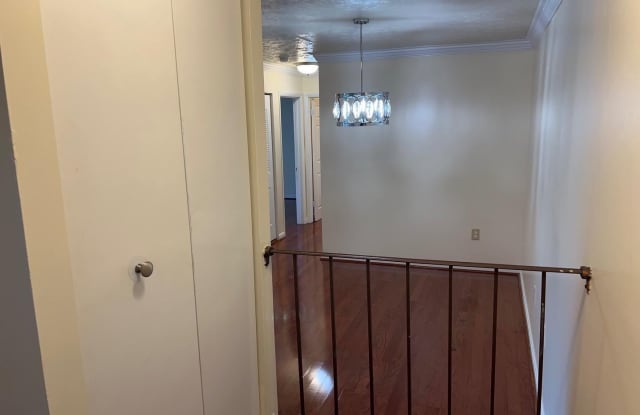 7927 MANDAN Road Gallery 3