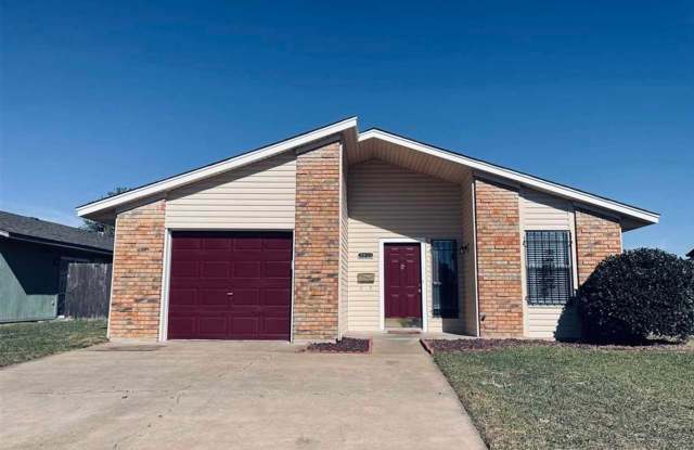 3815 SW Hickory Ln- COMING SOON! photos photos