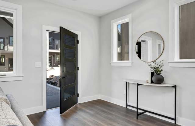 801 Cherokee Avenue #13 Gallery 4