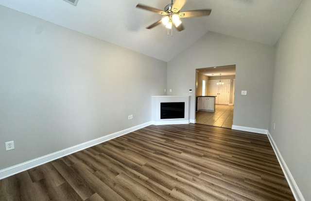 215 Hurt Court Gallery 3