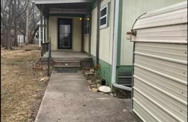 2 bedroom 2 bath mh for rent! - 1922 North 10th Street, Independence, KS 67301
