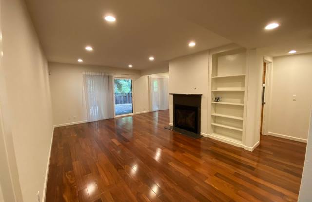 Beautiful 2 bed 2 bath 1st flr condo in the Gatehouse available now! photos photos Beautiful 2 bed 2 bath 1st flr condo in the Gatehouse available now! photos photos
