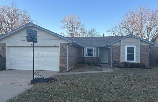 617 Coopers Hawk Drive - 617 Coopers Hawk Drive, Norman, OK 73072