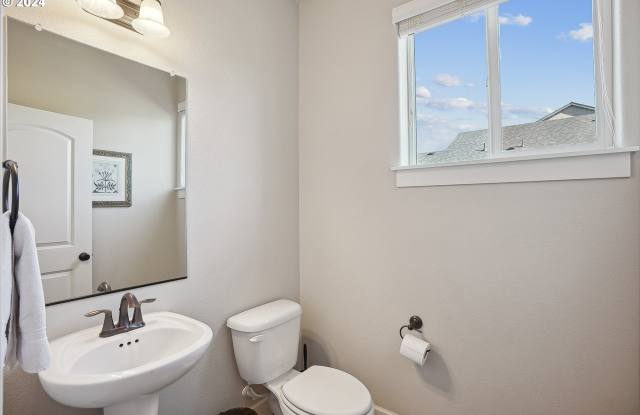 3520 Northeast Spruce Drive Gallery 4