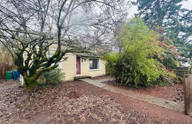 Charming 2 Bedroom House with Fenced Yard in Fairmount Park Neighborhood Gallery 3