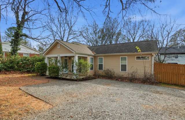 3 Bedroom Home with a deck in Plaza-Midwood! Gallery 3