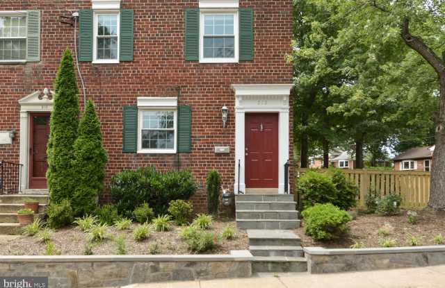 212 GENTRY AVENUE Gallery 2
