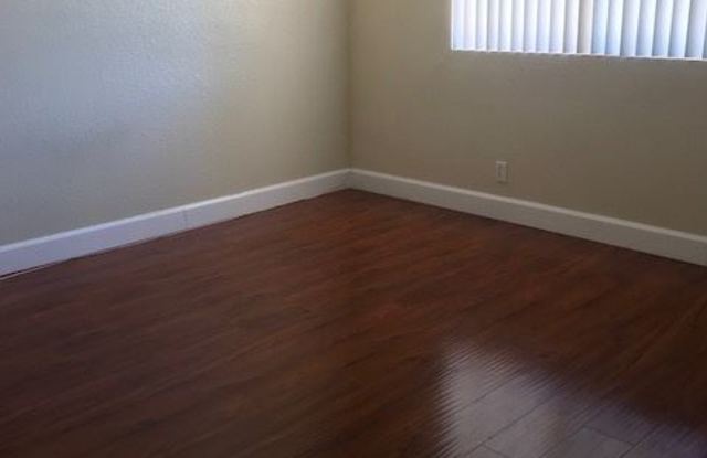 2593 Ulric St Gallery 3