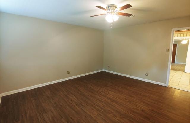 Welcome home to 10005 Raymond - West Little Rock, For Rent, ** Move in Special - Zero Deposit Option, Please read the full description** Gallery 3