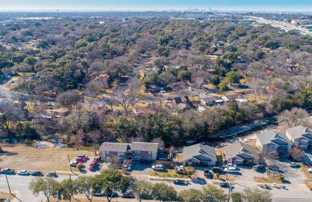 Charming 2BR Duplex in Austin Gallery 4