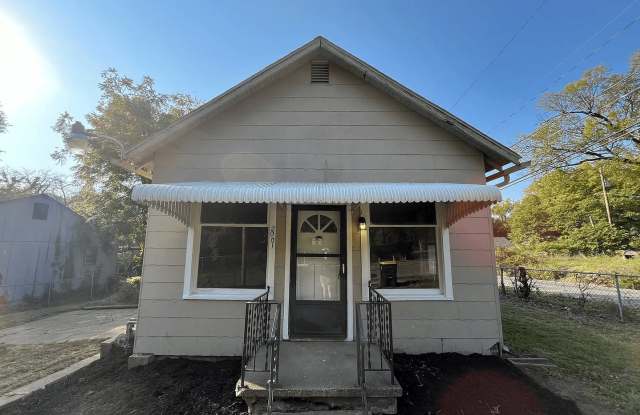 Cozy 2 Bedroom Corner Lot Home with Fully Fenced Yard photos photos