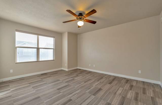 Amazing 2 Bed - 2.5 Bath Townhome in West Haven! Available NOW! photos photos