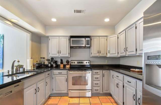 1834 Rockridge Place NE Gallery 2