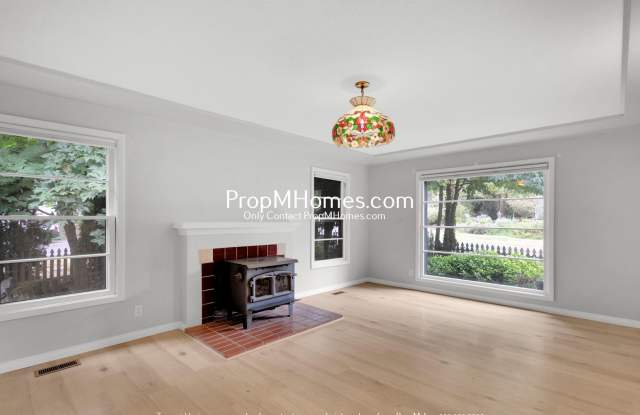 Charming 3-Bedroom Bungalow in the Heart of First Addition! Gallery 4