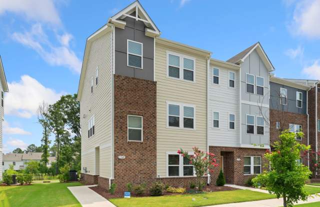 Available Early August! 4 Bed, 3.5 Ba in W.Cary - Pet Friendly! photos photos