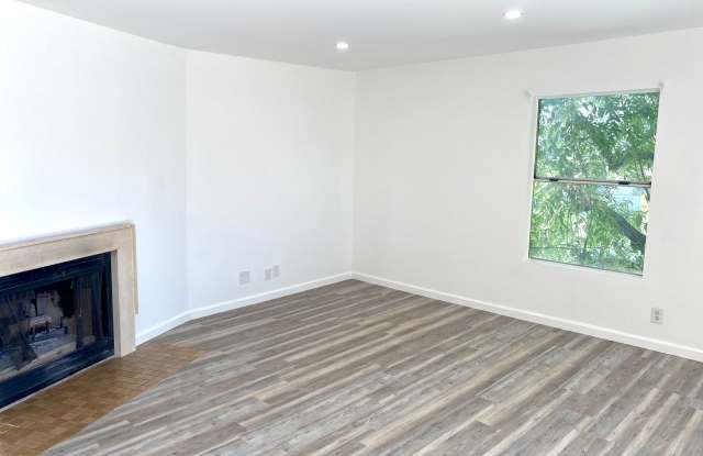 Lovely 2 Bed/2 Bath with Hardwood Floors, Central Air Conditioning, Stainless Steel Appliances, and Walk In Closets photos photos
