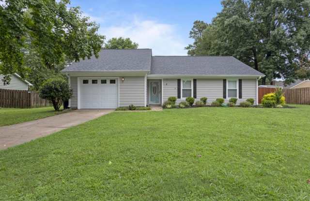 Brynn Marr Cutie! Beautiful Yard! - 122 Silver Leaf Drive, Jacksonville, NC 28546