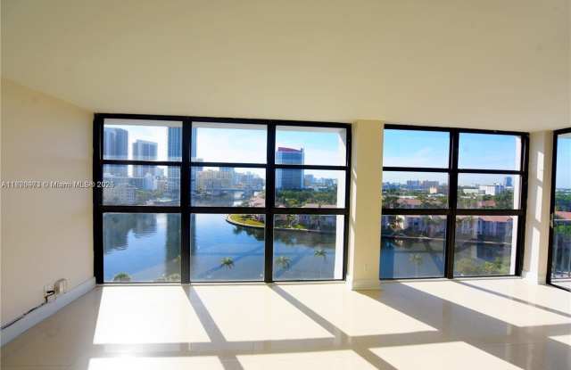 200 Leslie Dr photos photos