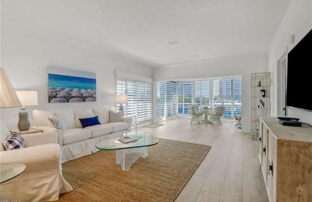 205 Park Shore Dr Gallery 3