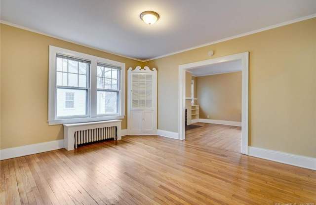 7 North Quaker Avenue Gallery 3