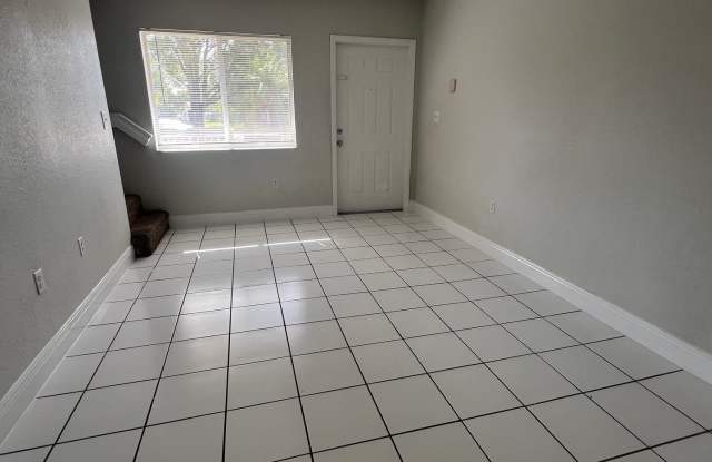!!DISCOVER OPEN SPACES OF "THE PARK" Luxurious 2/2.5 Townhouse call for specials!!$$ Gallery 3