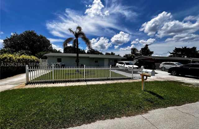 19302 NW 47th Pl Gallery 1