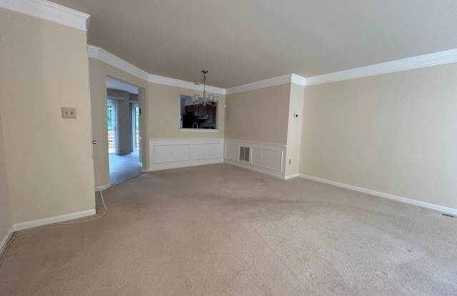 LUXURY END UNIT TOWNHOUSE Gallery 3