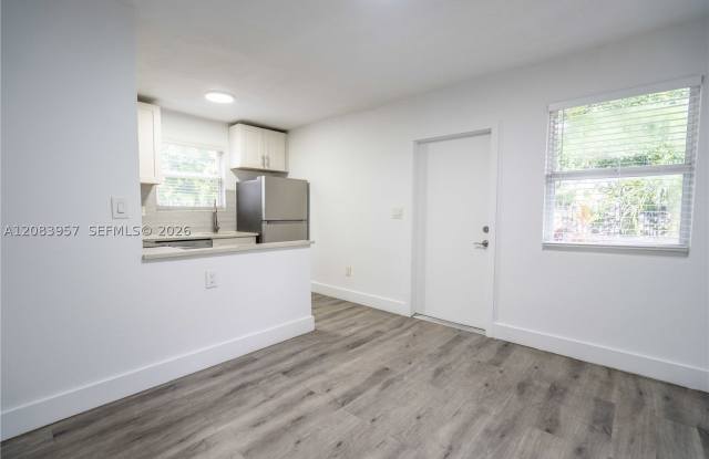 1950 NW 2nd Ct Gallery 2