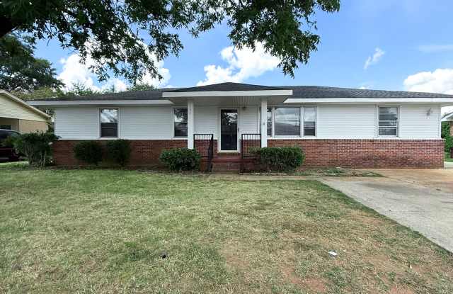104 Colorado Ave - 104 West Colorado Avenue, Muscle Shoals, AL 35661