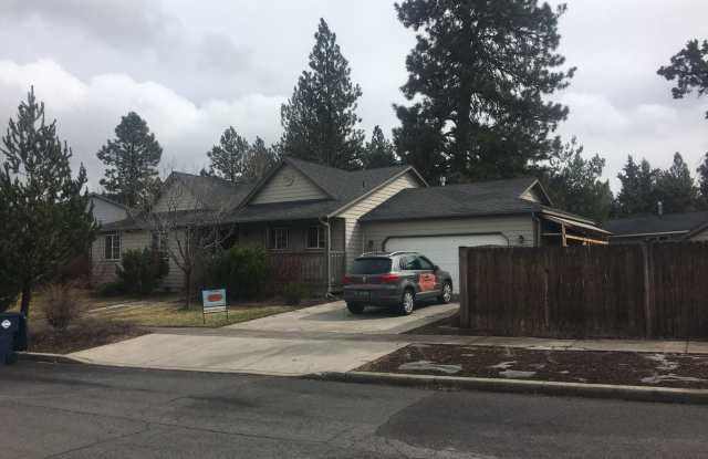 Ranch style home close to river  trails, with A/C! photos photos
