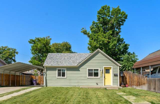 remodeled Denver house with large yard close to Downtown photos photos