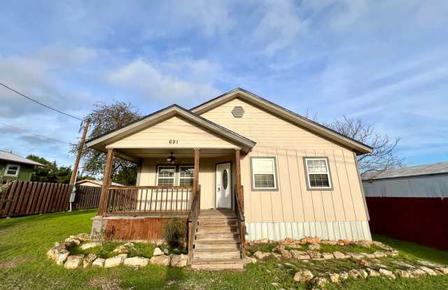MUST SEE!! Rustic Style 3 Bedroom / 2 Bath Gem In Canyon Lake! - 691 Tamarack Drive, Canyon Lake, TX 78133