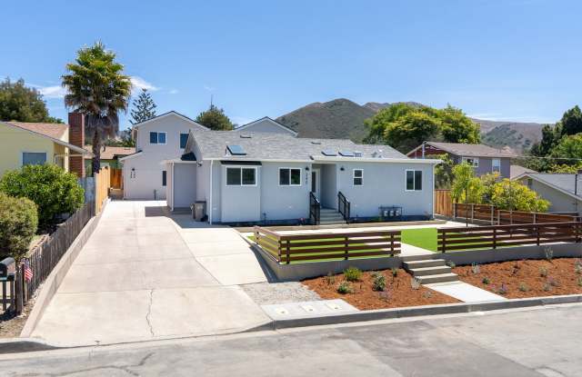 AVAILABLE FOR 2027-2028 SCHOOL YEAR...14 BEDROOMS 9 BATHROOM PROPERTY NEAR CAMPUS-NEW CONSTRUCTION photos photos