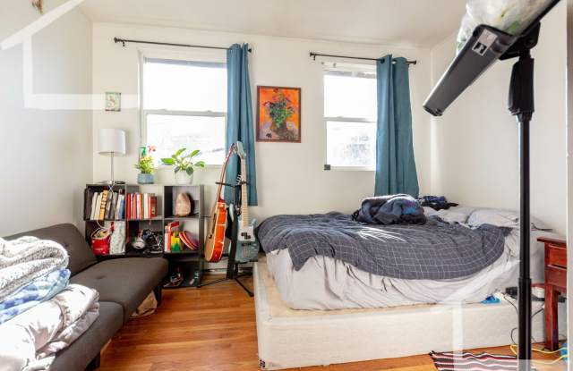 Huge 4 bed unit along the Green Line in Allston photos photos