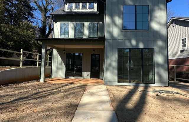 Room in 3 Bedroom Home at Plaza Ave SW photos photos