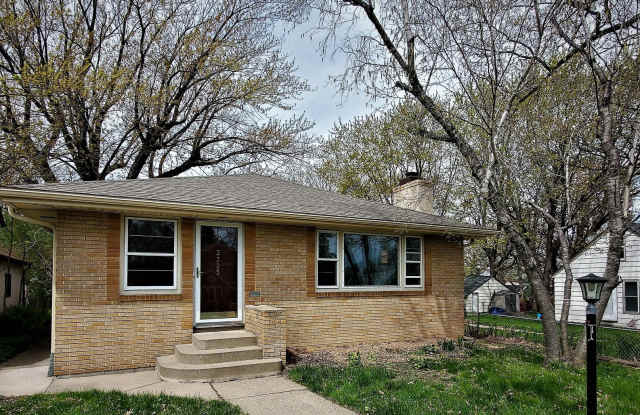 Updated 4 BR / 3 BA SFH w/ Hdwd Flrs, Sunny Porch, 2-car Garage in Robbinsdale! photos photos