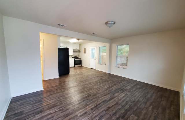 904 Sycamore Street - 904 Sycamore Street, San Marcos, TX 78666
