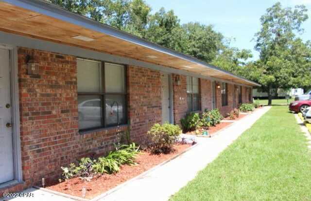 1/1 Apartment in Chipley with Water, Sewer, Garbage, & Lawn Maintenance Included! photos photos 1/1 Apartment in Chipley with Water, Sewer, Garbage, & Lawn Maintenance Included! photos photos