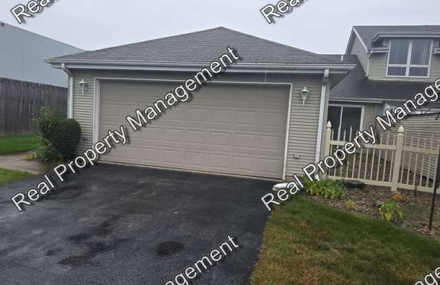 Updated 2 Bedroom Townhome Gallery 1