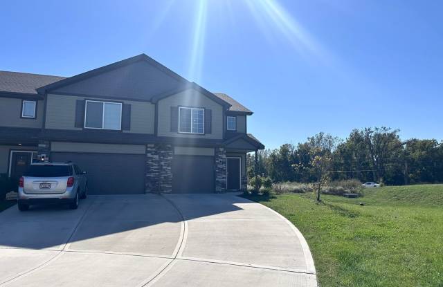 3 Bed | 2.5 Bath | 1 Car Garage Townhome Grain Valley, MO Gallery 1