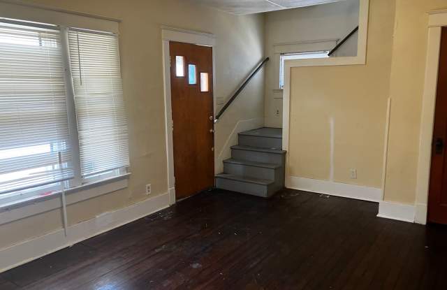 FOR SALE BY OWNER - Large 3 bedroom home with lots of hardwoods - 107 East Parkwood Drive, Dayton, OH 45405 FOR SALE BY OWNER - Large 3 bedroom home with lots of hardwoods - 107 East Parkwood Drive, Dayton, OH 45405