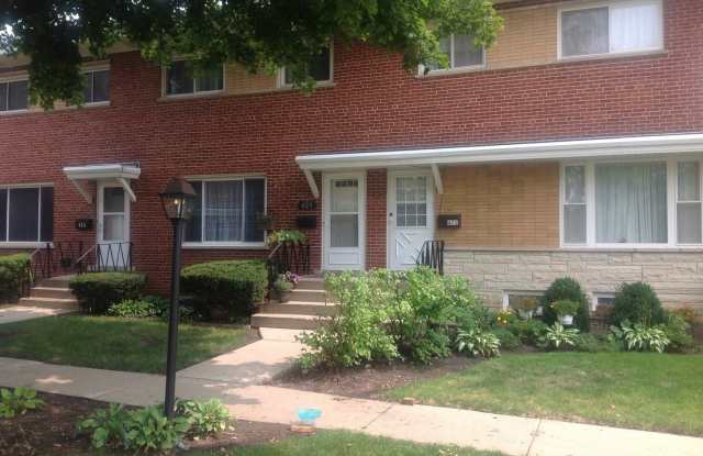 423 E Lincoln Street - 423 East Lincoln Street, Mount Prospect, IL 60056