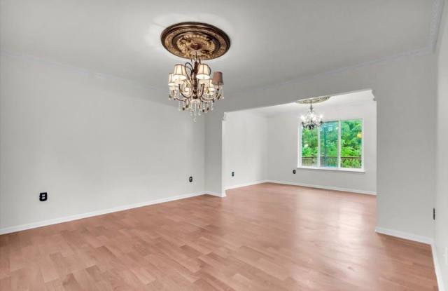 7295 W Maple Road Gallery 4