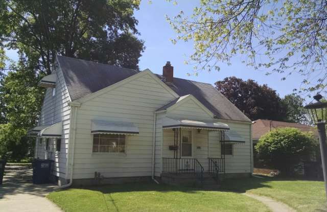 3 Bedroom, 1 Bath Home with Hardwood Floors! photos photos