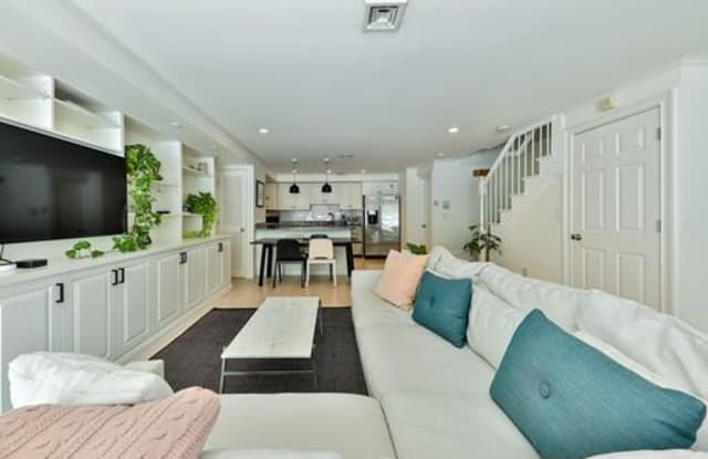 22 Hanson - 22 Hanson Street, Boston, MA 02118