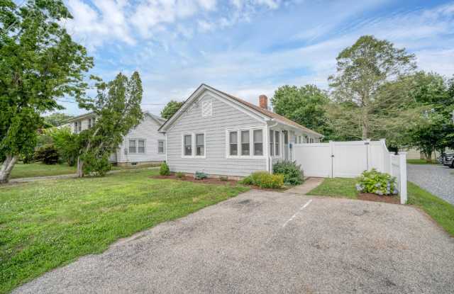 WINTER RENTAL Fully Furnished 2 Bedroom Cottage Steps to Beach - Heat and WiFi Included! photos photos