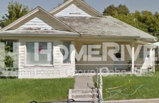 313 1/2 3rd St photos photos